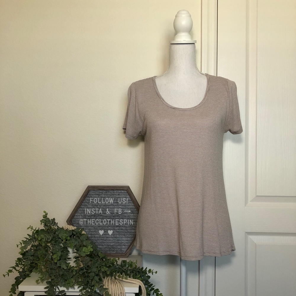 LuLaRoe Classic Tee tan & white stripe size XS